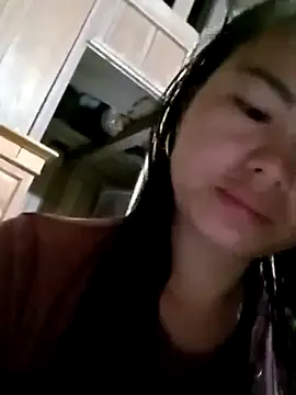 Snapshot of emly-xinh18 chatting on 21, 10, 2025 emly-xinh18 online show from 21, 10, 2025