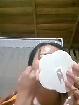 Snapshot of emly-xinh18 chatting on 25, 10, 2025 emly-xinh18 online show from 25, 10, 2025