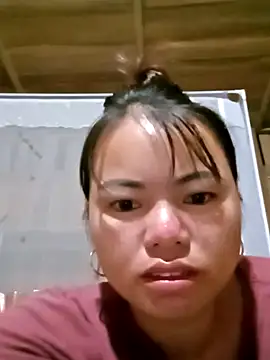 Snapshot of emly-xinh18 chatting on 27, 10, 2025 emly-xinh18 online show from 27, 10, 2025