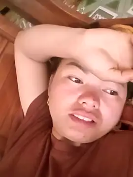 Snapshot of emly-xinh18 chatting on 28, 10, 2025 emly-xinh18 online show from 28, 10, 2025