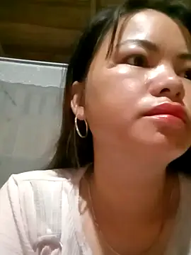 Snapshot of emly-xinh18 chatting on 29, 10, 2025 emly-xinh18 online show from 29, 10, 2025