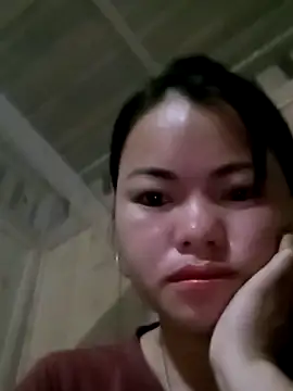 emly-xinh18 online show from 4, 12, 2025