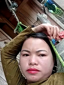 emly-xinh18 online show from 17, 12, 2025