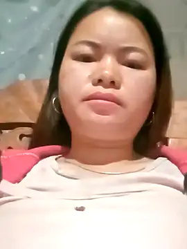 emly-xinh18 online show from 5, 1, 2026