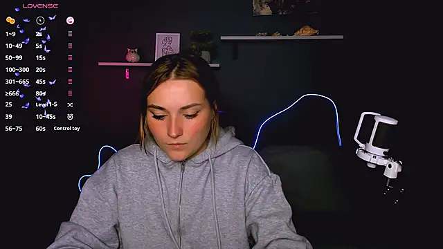 casey meow  online show from 16, 10, 2025