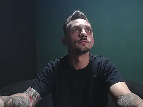 Snapshot of guesswhatbitch chatting on 23, 9, 2025 guesswhatbitch online show from 23, 9, 2025