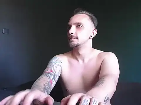 Snapshot of guesswhatbitch chatting on 24, 9, 2025 guesswhatbitch online show from 24, 9, 2025