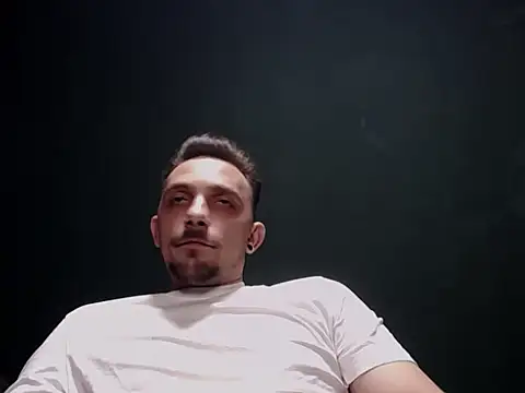 Snapshot of guesswhatbitch chatting on 28, 9, 2025 guesswhatbitch online show from 28, 9, 2025