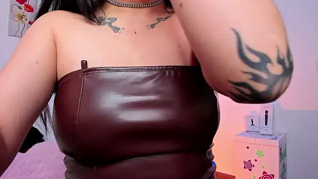 Snapshot of lilielou_ chatting on 18, 2, 2026 lilielou online show from 18, 2, 2026