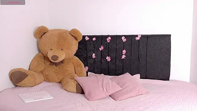 Snapshot of Natashaparker__ chatting on 6, 10, 2025 Natashaparker online show from 6, 10, 2025