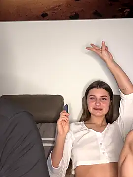 Snapshot of only4love chatting on 4, 11, 2025 only4love online show from 4, 11, 2025