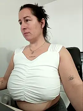 Snapshot of bichota85 chatting on 8, 2, 2026 bichota85 online show from 8, 2, 2026