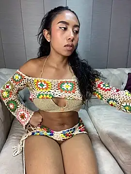 Snapshot of Tatiana_18pink chatting on 11, 10, 2025 Tatiana 18pink online show from 11, 10, 2025