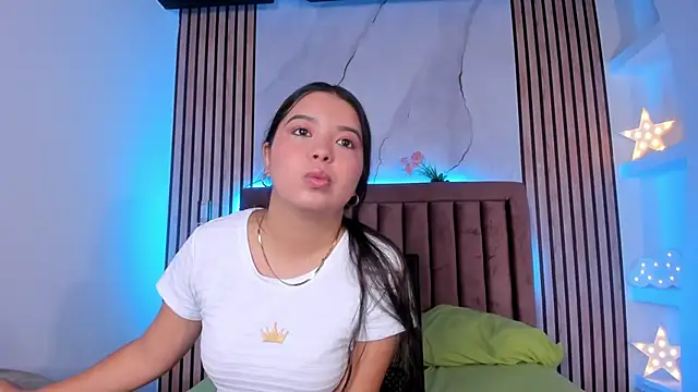 Snapshot of LunaWiill_ chatting on 22, 10, 2025 LunaWiill online show from 22, 10, 2025