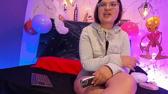 Snapshot of Kitty_chs1 chatting on 27, 10, 2025 Kitty chs1 online show from 27, 10, 2025