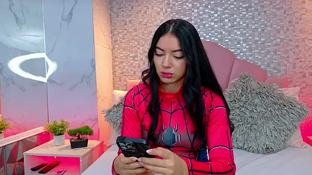 Snapshot of LizieSmith chatting on 27, 10, 2025 LizieSmith online show from 27, 10, 2025