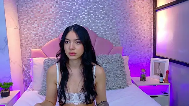 Snapshot of LizieSmith chatting on 1, 11, 2025 LizieSmith online show from 1, 11, 2025