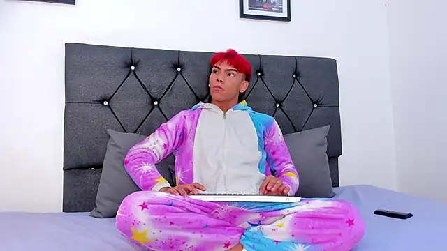 Snapshot of enzo_carter chatting on 20, 9, 2025 enzo carter online show from 20, 9, 2025