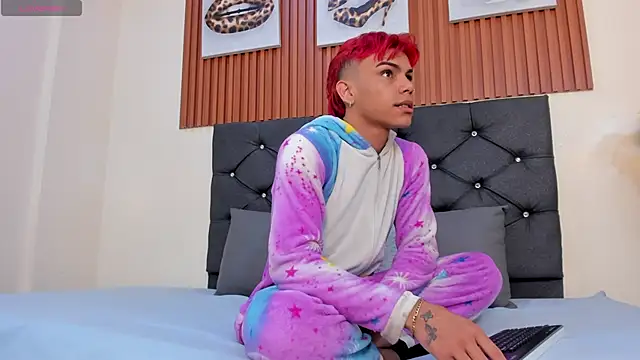 Snapshot of enzo_carter chatting on 24, 9, 2025 enzo carter online show from 24, 9, 2025