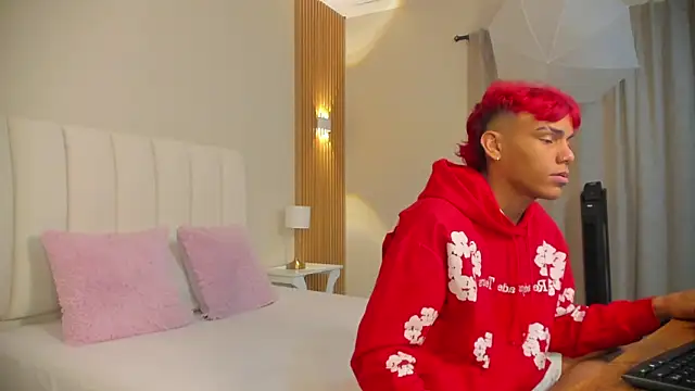 Snapshot of enzo_carter chatting on 7, 10, 2025 enzo carter online show from 7, 10, 2025