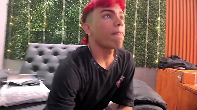 Snapshot of enzo_carter chatting on 9, 10, 2025 enzo carter online show from 9, 10, 2025