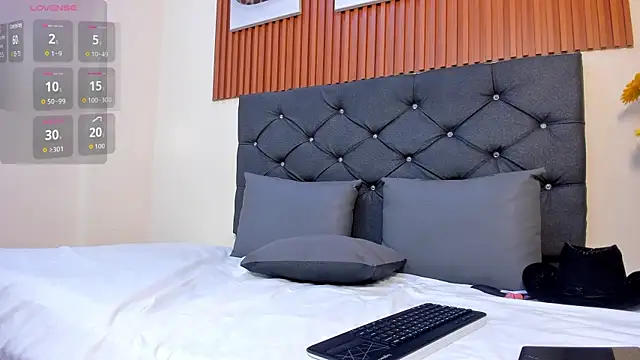 Snapshot of enzo_carter chatting on 13, 10, 2025 enzo carter online show from 13, 10, 2025