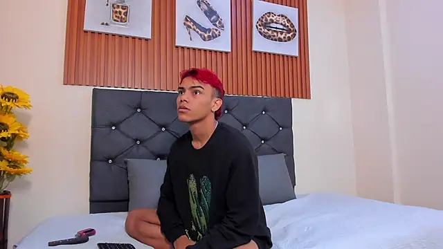 Snapshot of enzo_carter chatting on 21, 10, 2025 enzo carter online show from 21, 10, 2025