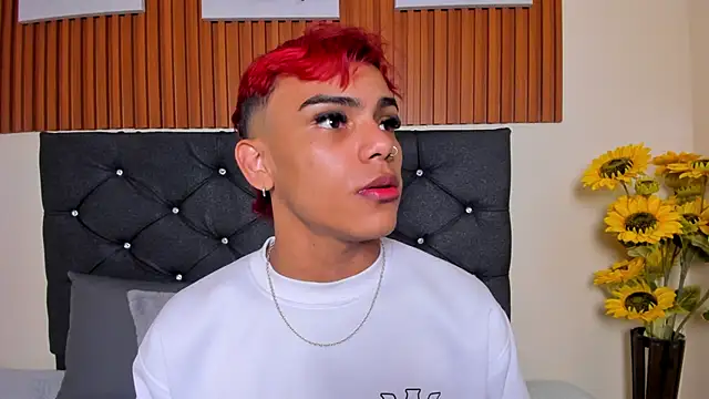 Snapshot of enzo_carter chatting on 2, 11, 2025 enzo carter online show from 2, 11, 2025