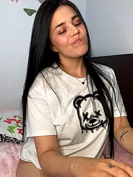 Snapshot of sophy_whiite_ chatting on 8, 10, 2025 sophy whiite online show from 8, 10, 2025