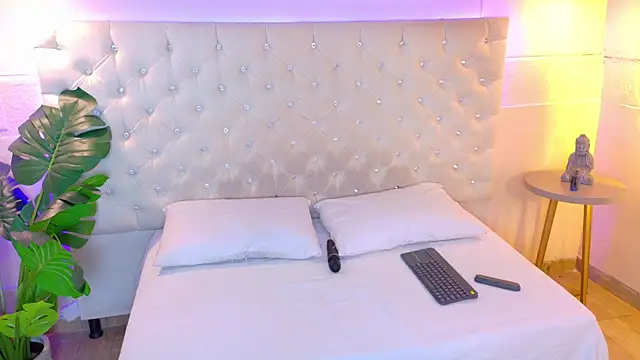 Snapshot of ElectraScot chatting on 2, 10, 2025 ElectraScot online show from 2, 10, 2025