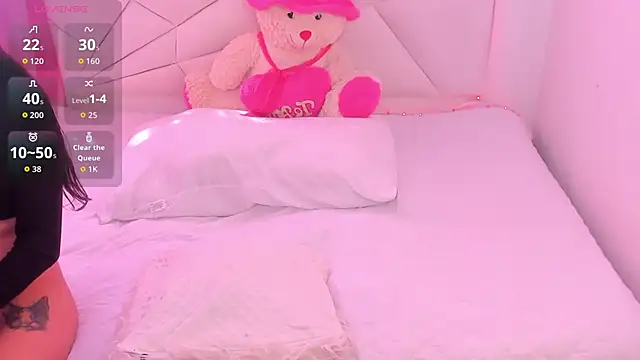 Snapshot of CatalinaBel chatting on 3, 10, 2025 CatalinaBel online show from 3, 10, 2025