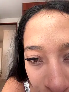 Snapshot of CatalinaBel chatting on 8, 11, 2025 CatalinaBel online show from 8, 11, 2025