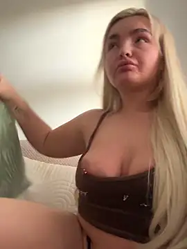 Snapshot of BelleXx chatting on 8, 11, 2025 BelleXx online show from 8, 11, 2025