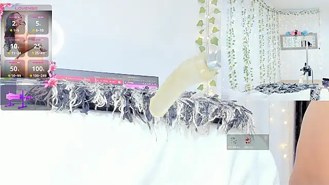 Snapshot of Ashley__Jones__ chatting on 4, 6, 2026 Ashley Jones online show from 4, 6, 2026