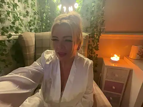 Snapshot of BonnyDesire chatting on 11, 10, 2025 BonnyDesire online show from 11, 10, 2025