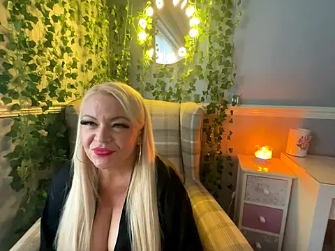 Snapshot of BonnyDesire chatting on 26, 10, 2025 BonnyDesire online show from 26, 10, 2025