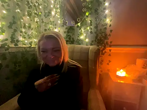 Snapshot of BonnyDesire chatting on 16, 11, 2025 BonnyDesire online show from 16, 11, 2025