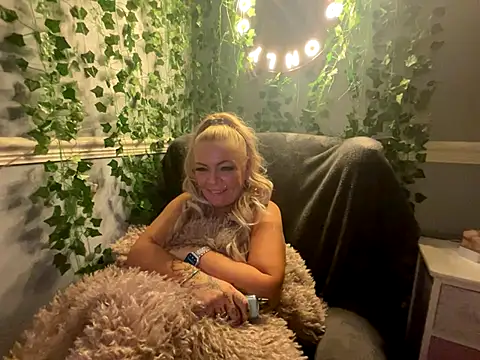 BonnyDesire online show from 18, 12, 2025