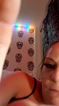 Snapshot of curvybabe88 chatting on 17, 12, 2025 curvybabe88 online show from 17, 12, 2025