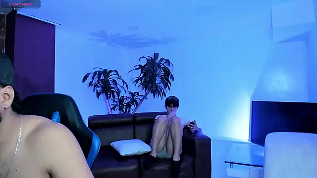 Snapshot of Hot_Threesomee chatting on 28, 9, 2025 Hot Threesomee online show from 28, 9, 2025