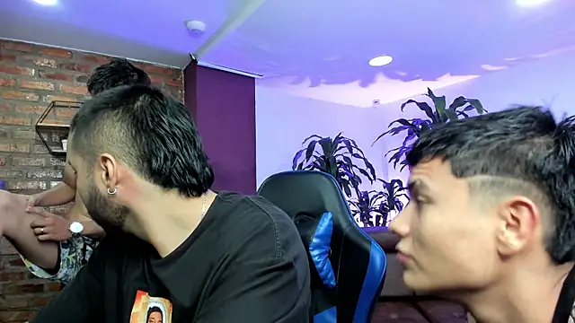 Snapshot of Hot_Threesomee chatting on 11, 10, 2025 Hot Threesomee online show from 11, 10, 2025