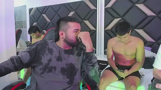 Snapshot of Hot_Threesomee chatting on 7, 11, 2025 Hot Threesomee online show from 7, 11, 2025