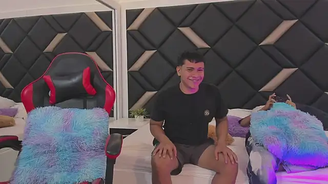 Snapshot of Hot_Threesomee chatting on 8, 11, 2025 Hot Threesomee online show from 8, 11, 2025