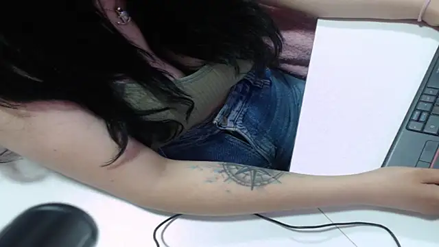 Snapshot of valery_cute_18 chatting on 6, 10, 2025 valery cute 18 online show from 6, 10, 2025