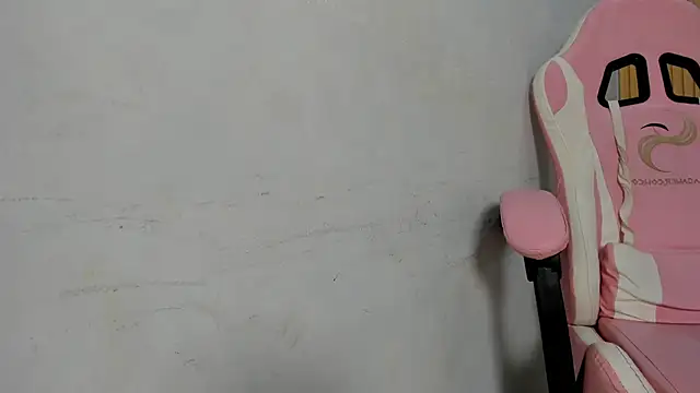 Snapshot of Dakota_x18 chatting on 15, 10, 2025 Dakota x18 online show from 15, 10, 2025