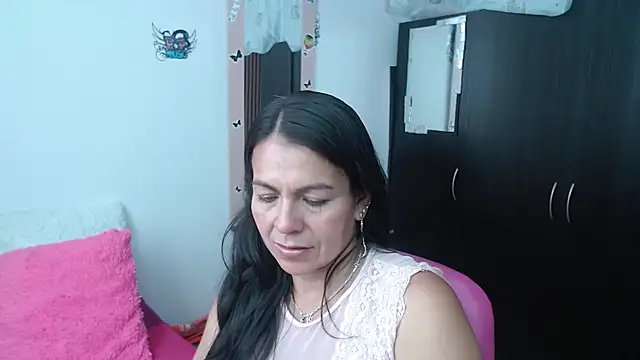 Snapshot of camilavargas_ chatting on 3, 10, 2025 camilavargas online show from 3, 10, 2025