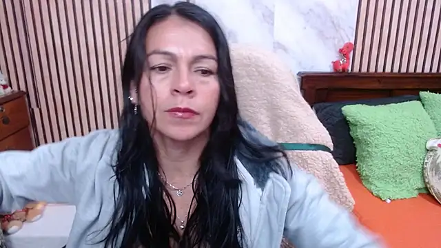 Snapshot of camilavargas_ chatting on 10, 10, 2025 camilavargas online show from 10, 10, 2025