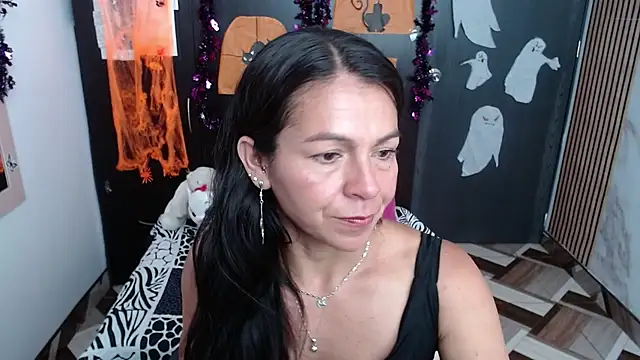 Snapshot of camilavargas_ chatting on 30, 10, 2025 camilavargas online show from 30, 10, 2025
