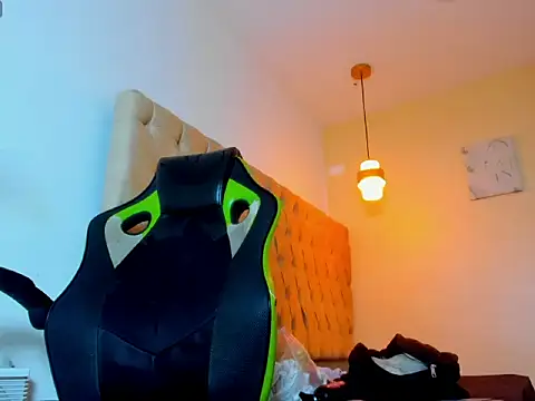 Snapshot of Naomis_35 chatting on 23, 10, 2025 Naomis 35 online show from 23, 10, 2025