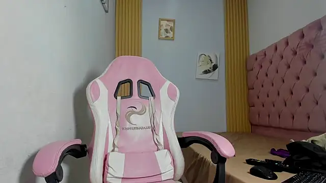 Snapshot of Naomis_35 chatting on 6, 11, 2025 Naomis 35 online show from 6, 11, 2025